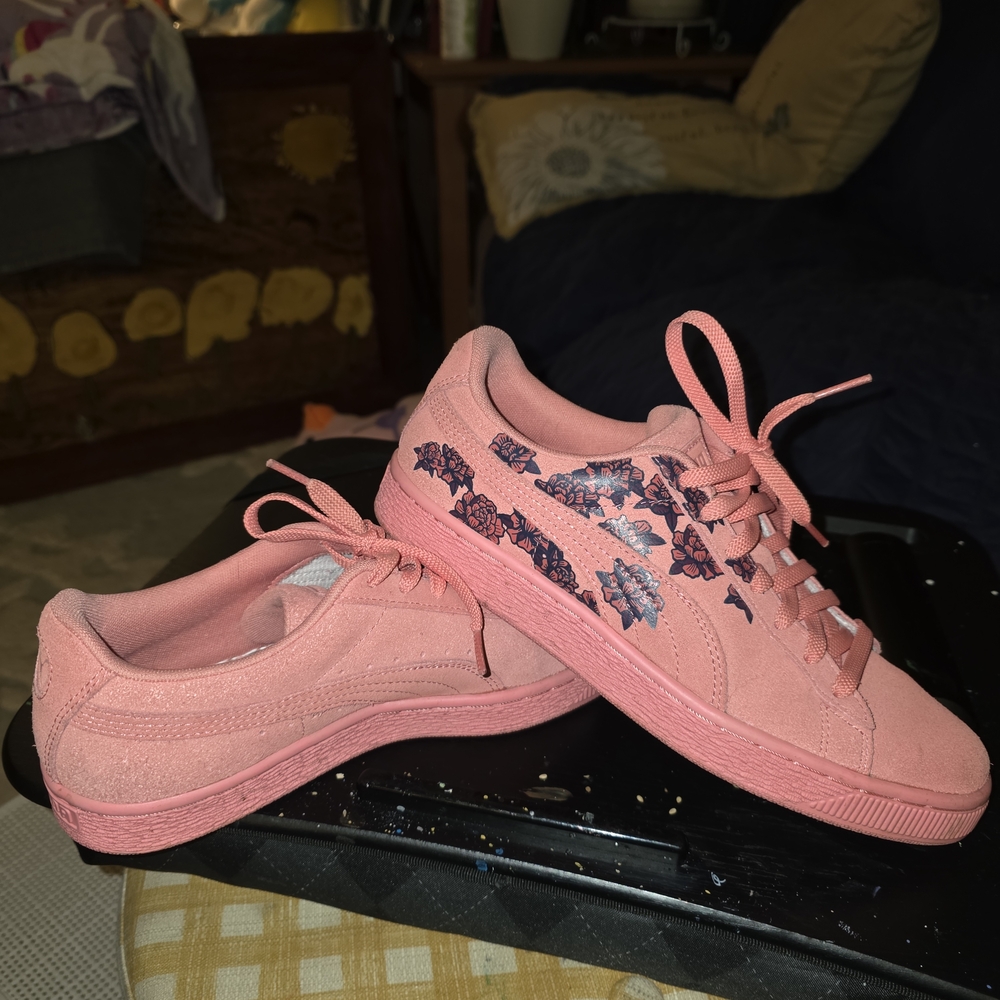 Puma Pink Sneakers Suede Low-Top Design (Check Out The Flowers)